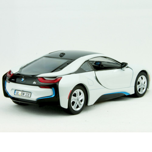 BMW i8 Coupe - white Alt Image 1