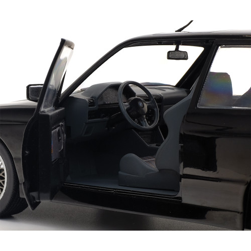 1990 BMW E30 M3 Sport EVO - Glanzschwarz 1:18 Scale | Collectable