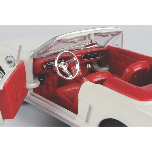 1964 1/2 James Bond Ford Mustang Convertible - Goldfinger 1:24 Scale Alt Image 3