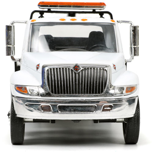 International Flatbed Tow Truck Alt Image 1