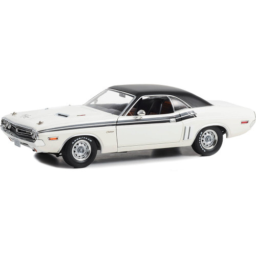 1971 Dodge Challenger R/T - Bright White with Black Interior and Red Plaid Seats 1:18 Scale Main Image