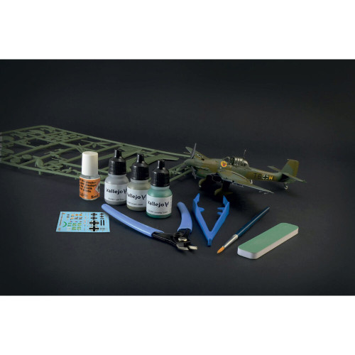 JU 87 B Stuka 1/72 Kit Alt Image 1