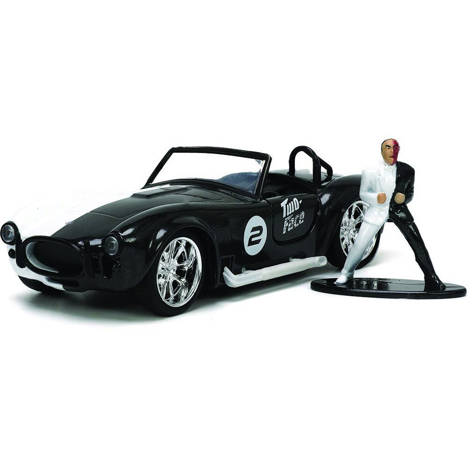 Jada Toys - Auto In Miniatura Nissan Skyline GTR + Figure Hello Kitty, Scala 1:24, Colore Rosa E Nero - 4