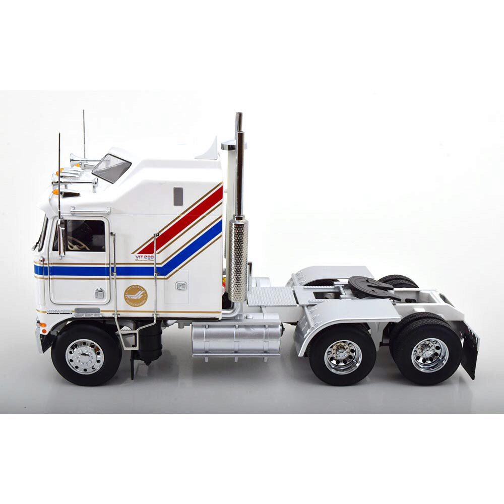 プラモデル　未組立　KENWORTH AERODYNE 86 アメリカントラック 1976 Kenworth K100 Bullnose Aerodyne Sleeper Cab - White/Red