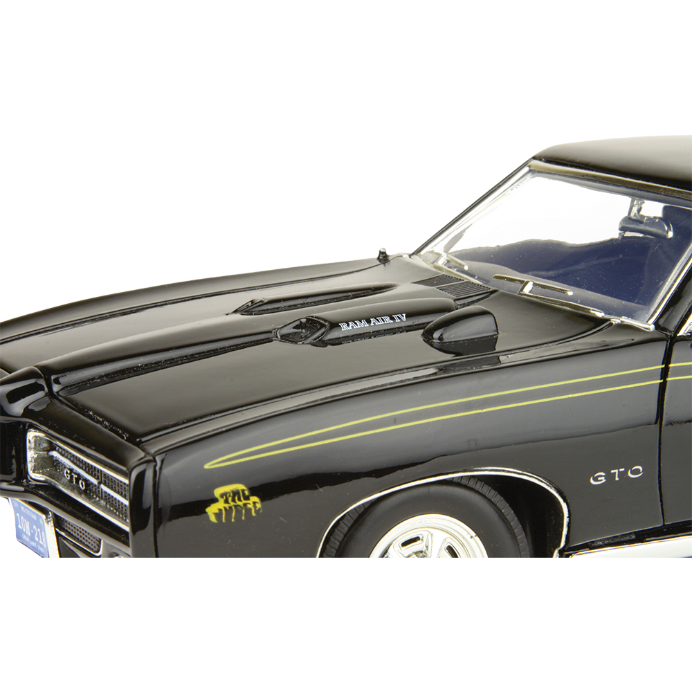 1969 Pontiac GTO Judge 1:18 Scale Diecast Model by Motormax