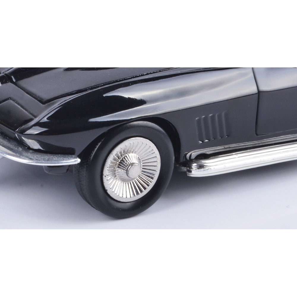 1967 Corvette 427 Tri-Power 1:24 Scale Diecast Model by Motormax
