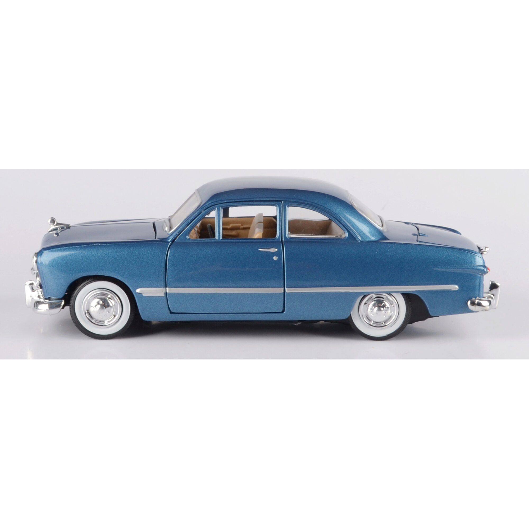 MPC 1/24 Ford J'Car クリアーボディ MPC 1/24 Ford J'Car クリアーボディ