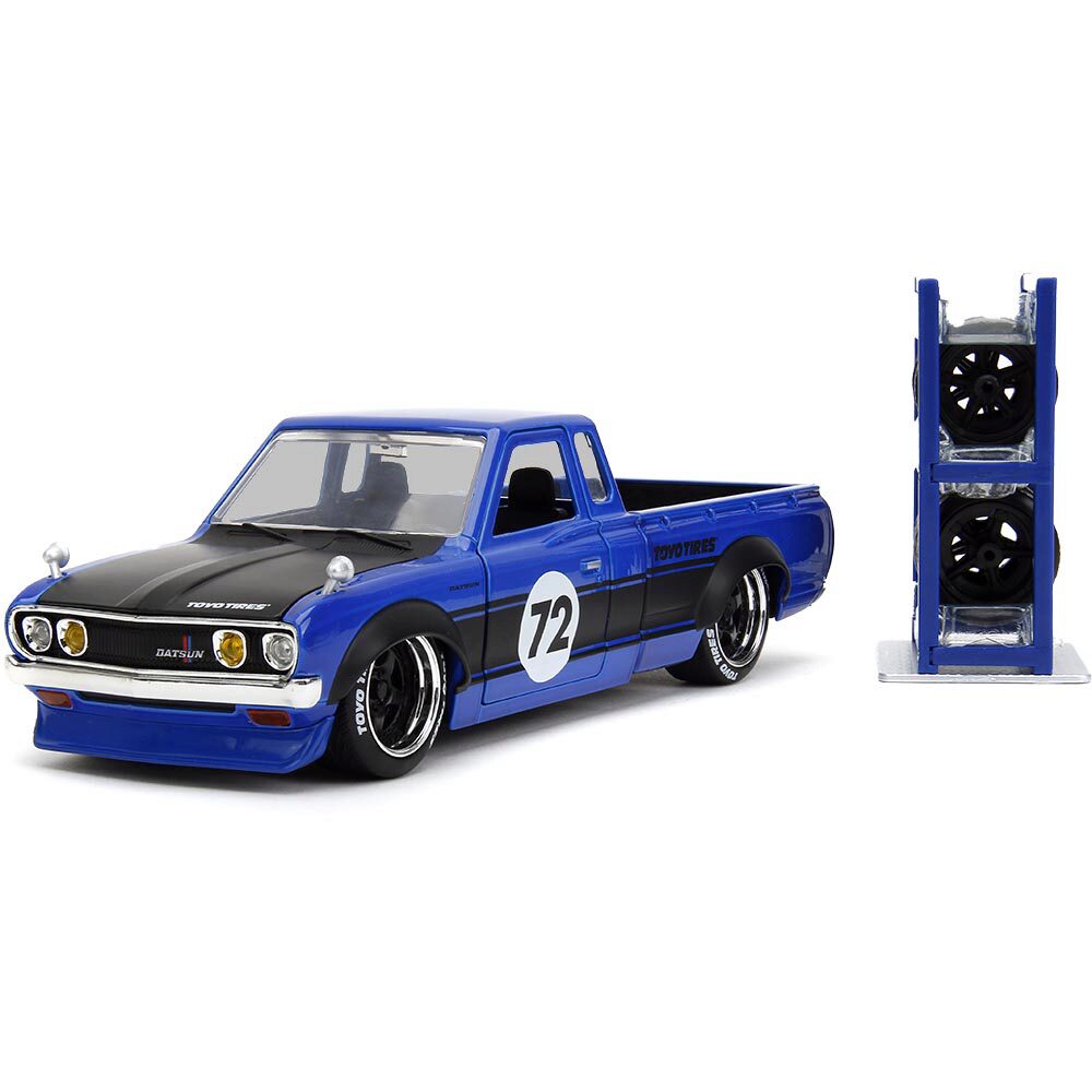 1/24？　1972 DATSUN 620 PICKUP 1972 DATSUN 620 PICKUP BLUE & CREAM 1/24 DIECAST MODEL CAR