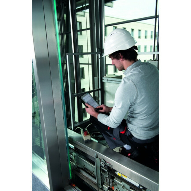 Alternate-Image2 Image for Panasonic TOUGHPAD FZ-M1 FZ-M1JE-02VM Tablet - 7" - Core i5 7th Gen i5-7Y57 1.20 GHz - 8 GB RAM - 256 GB SSD - Windows 10 Pro - 4G