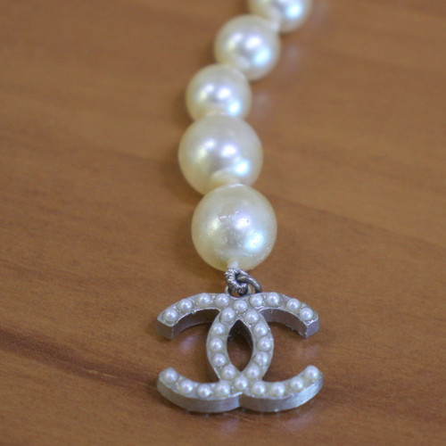 Iconic Chanel Gripox Pearl CC Logo Multi Strand Belt