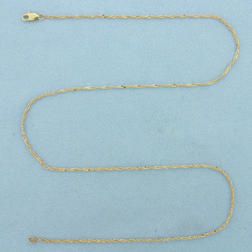 18 Inch Twisting Curb Link Chain Necklace in 14k Yellow Gold