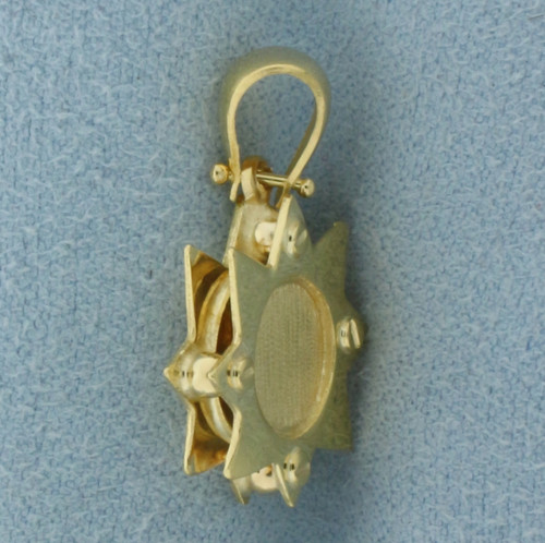 Designer Star Pendant in 18k Yellow Gold