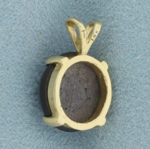 Star Sapphire Pendant in 14K Yellow Gold