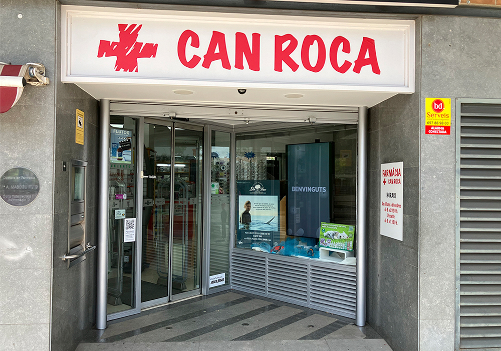 Fachada de la Farmacia Can Roca en Terrassa, Barcelona