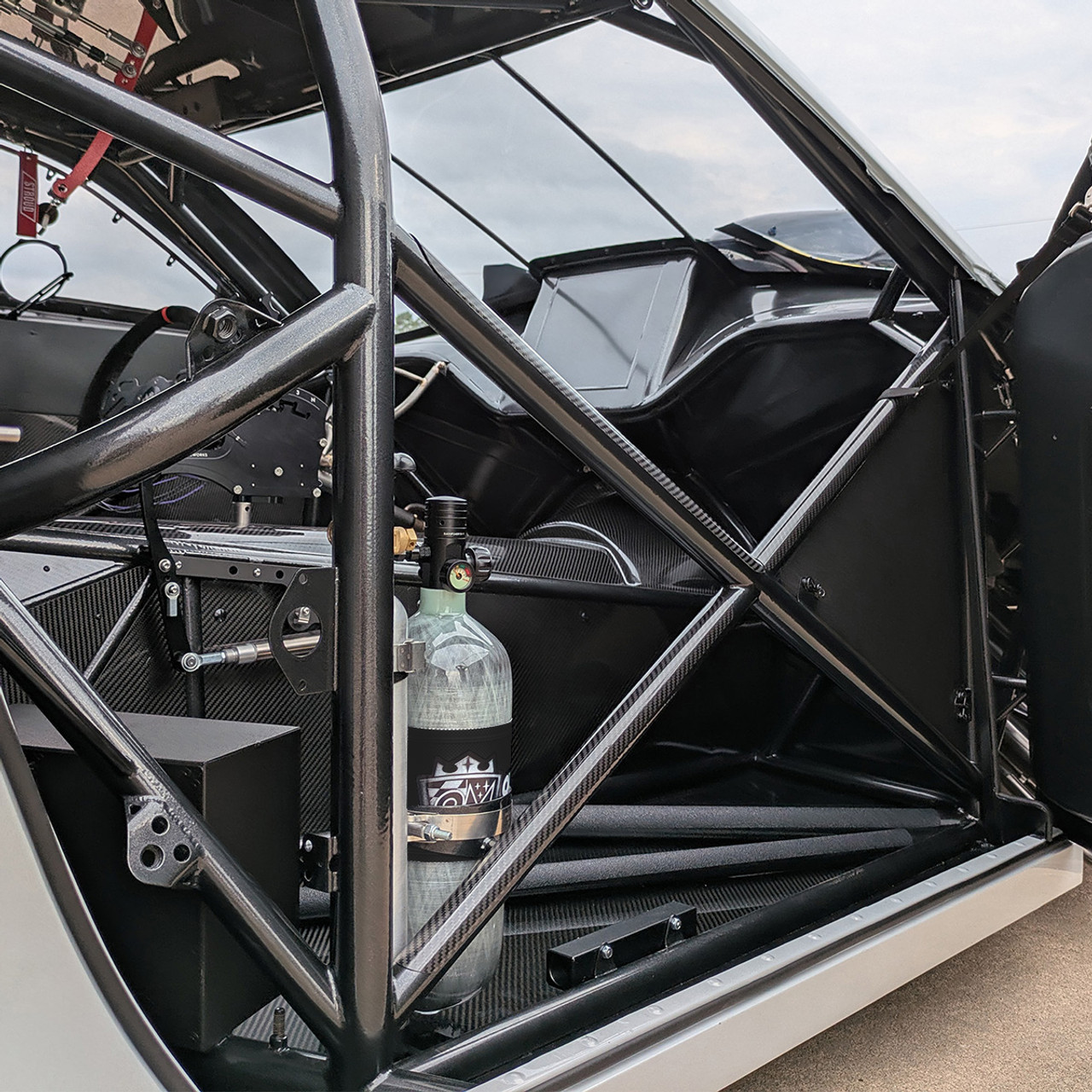 Fresh Air Bottle Mount QM-219523 | Quarter-Max Racing