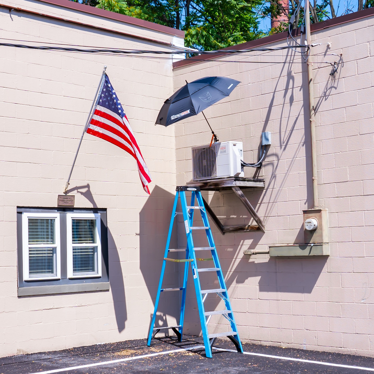 TradeFox Umbrella with Magnetic Base | McCombs Supply Co | MUKIT