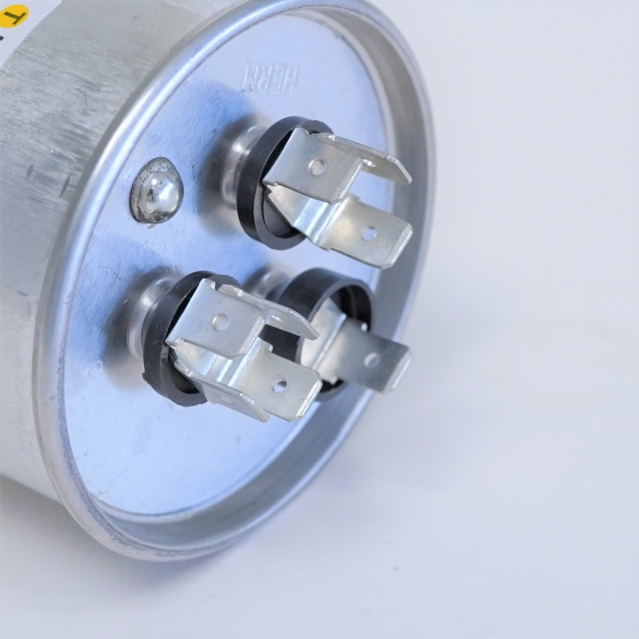 Condensador De Doble Motor Para HVAC EverGrow - 45/5 MFD, 440/370 Voltios, Ideal Para Aires Acondicionados