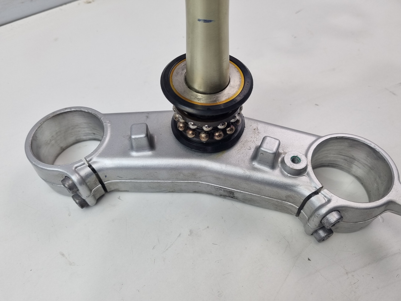 ？ Triple clamps Yamaha YZF-R1 R1 12-14 1KB-23435-00 - Bike Part Out