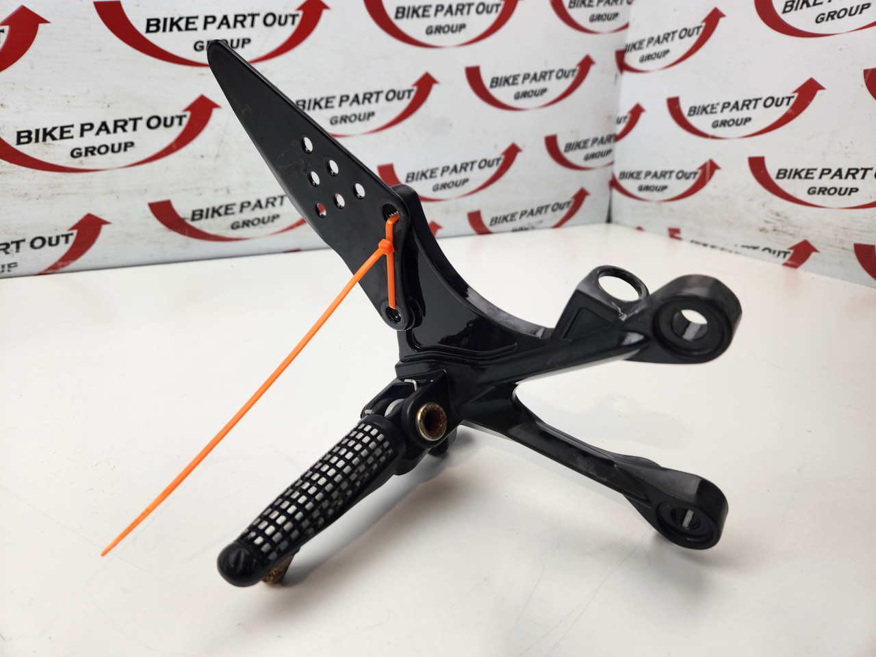 RH foot rest peg and mount Kawasaki Ninja ZX6R ZX600 07-08 35063