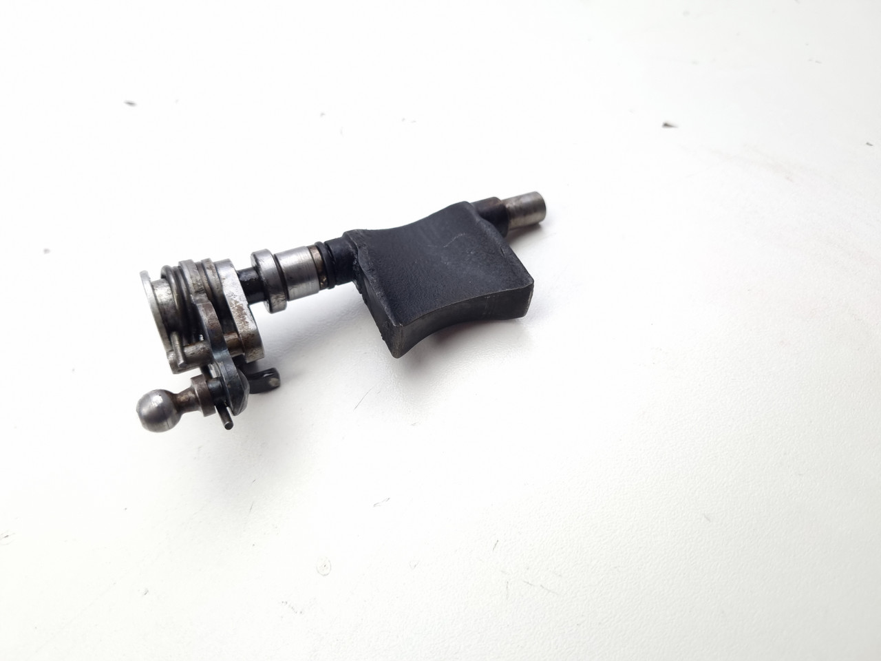 y.m  Old Man Emu - MT64901007 - MT64 Strut Front