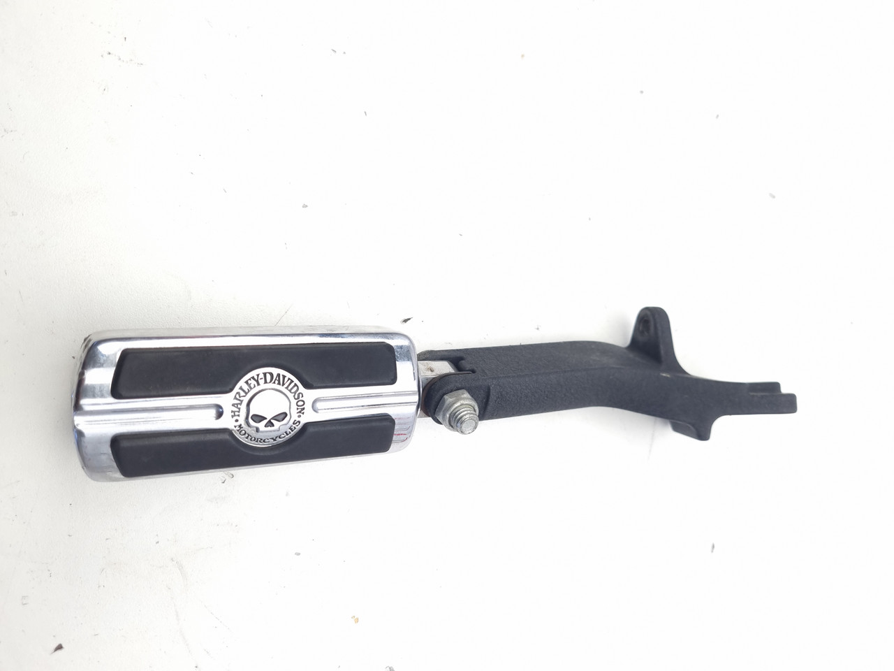 Left pillion foot peg mount Harley Davidson Dyna Fat Bob Wide glide