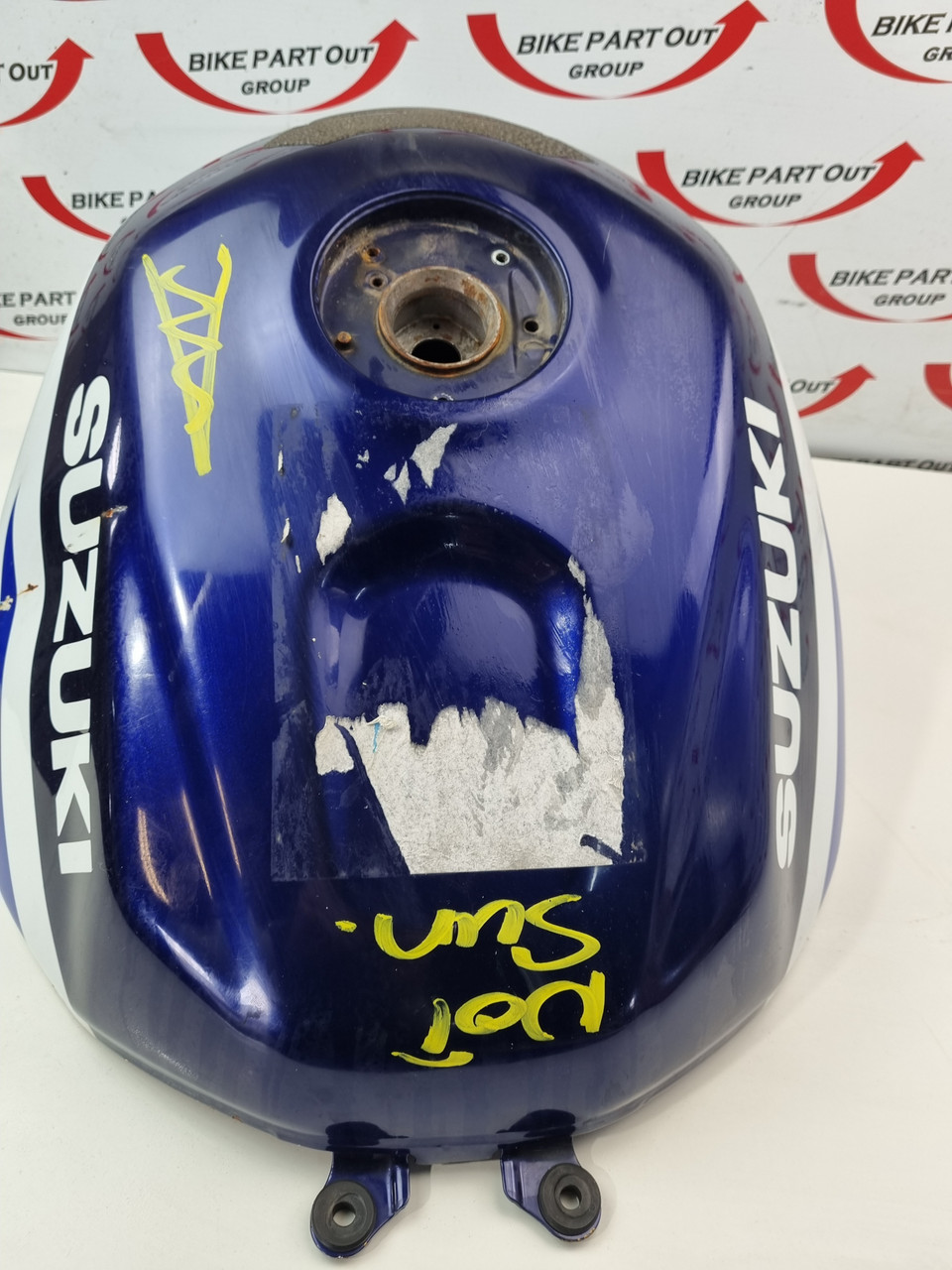 Fuel Petrol tank scratch/dent Suzuki GSXR1000 GSXR 1000 03-04