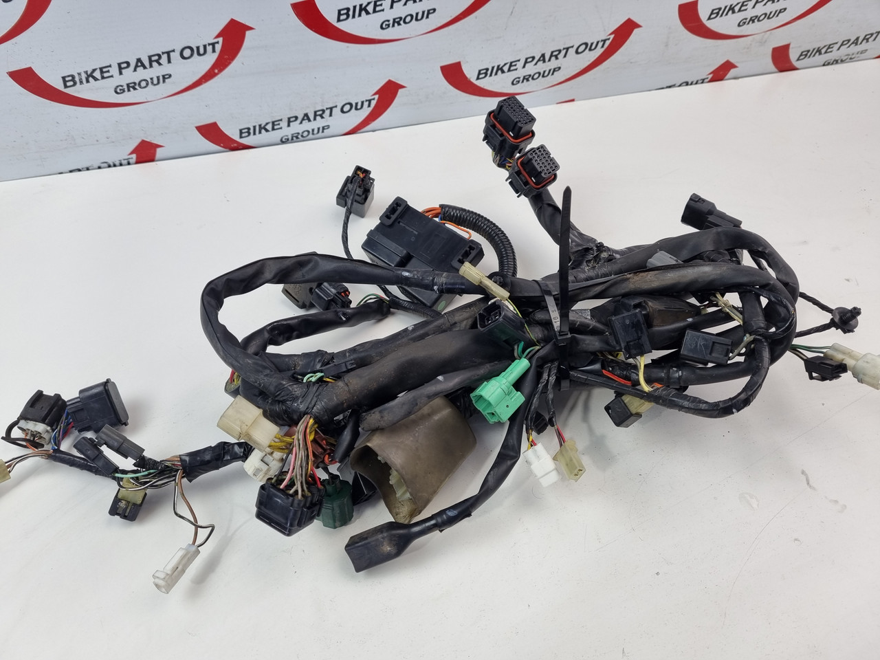パーツ gs400.gsx400f.gsx750.GSX1000 Main Harness Suzuki GSXR1000 03-04 36610-18G30 - Bike Part Out