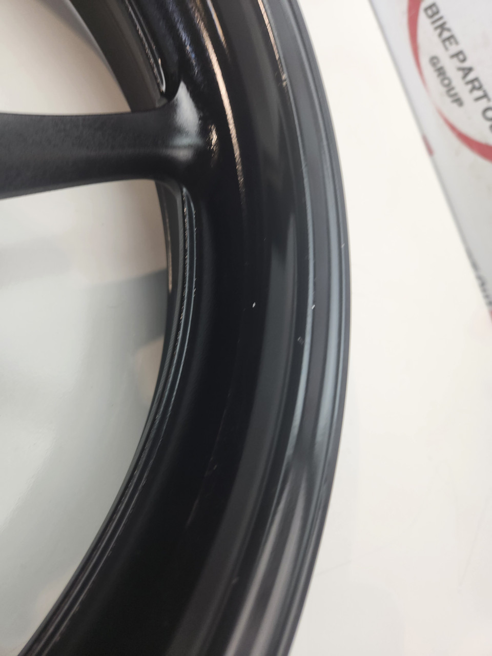 とは Front wheel Yamaha FZ8-N FZ8N FZ8 N S 39P-25168-00-98 - Bike