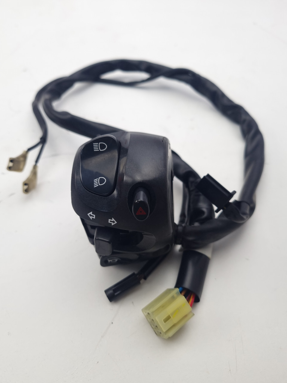 Left switch lights blinkers horn Yamaha FZ8-N FZ8N FZ8 N S 39P
