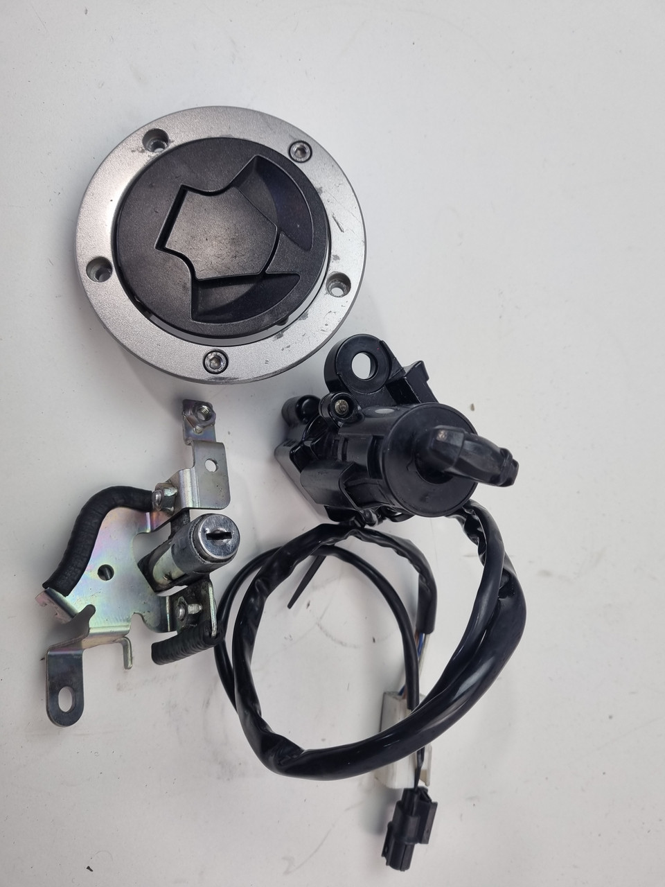 Ignition Fuel cap seat lock key Set Kawasaki Z1000 ZR1000 ABS 10