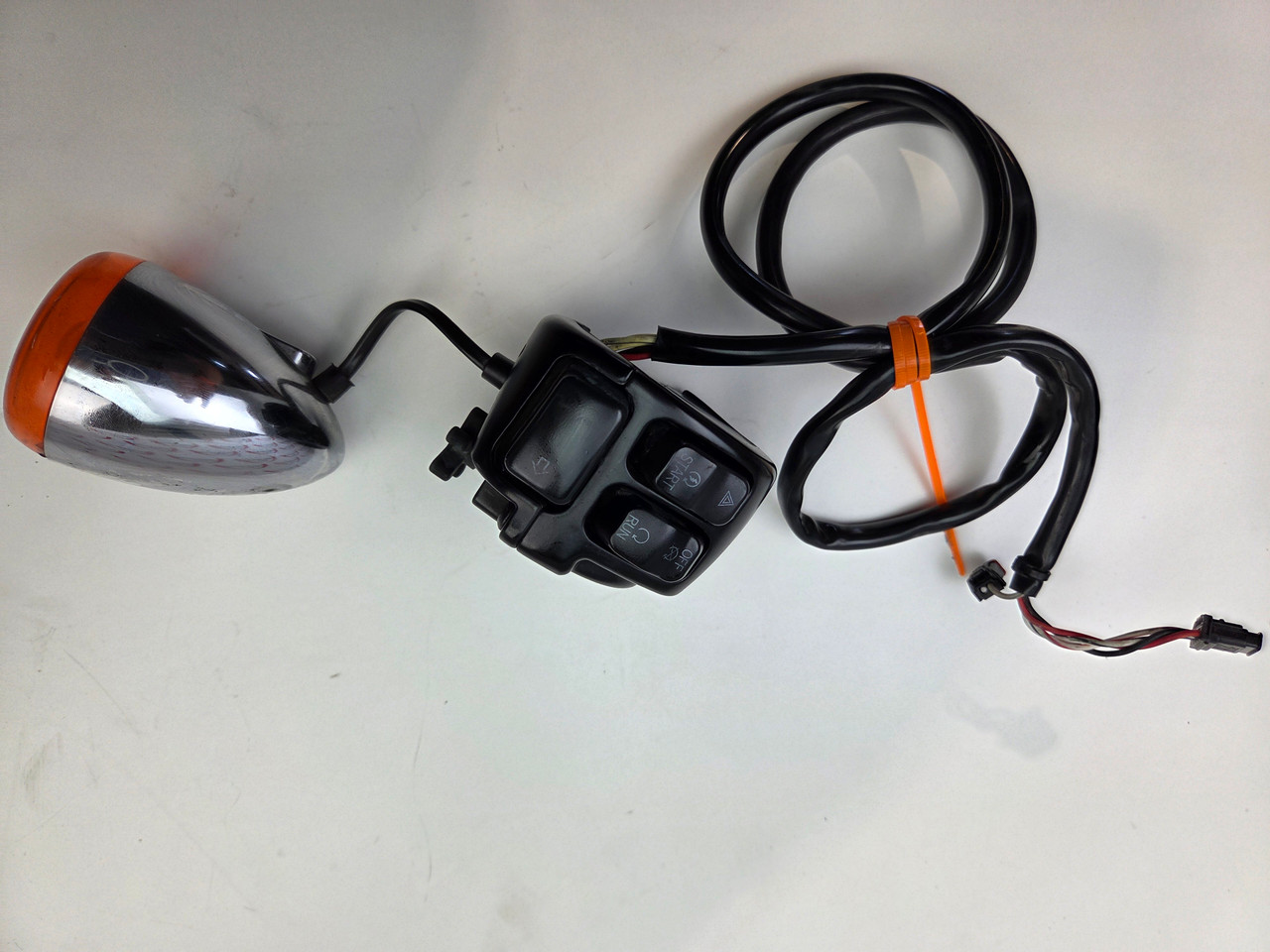 ？？ RH Start stop switch 4 pin Harley Davidson Softail Fatboy Dyna Fat