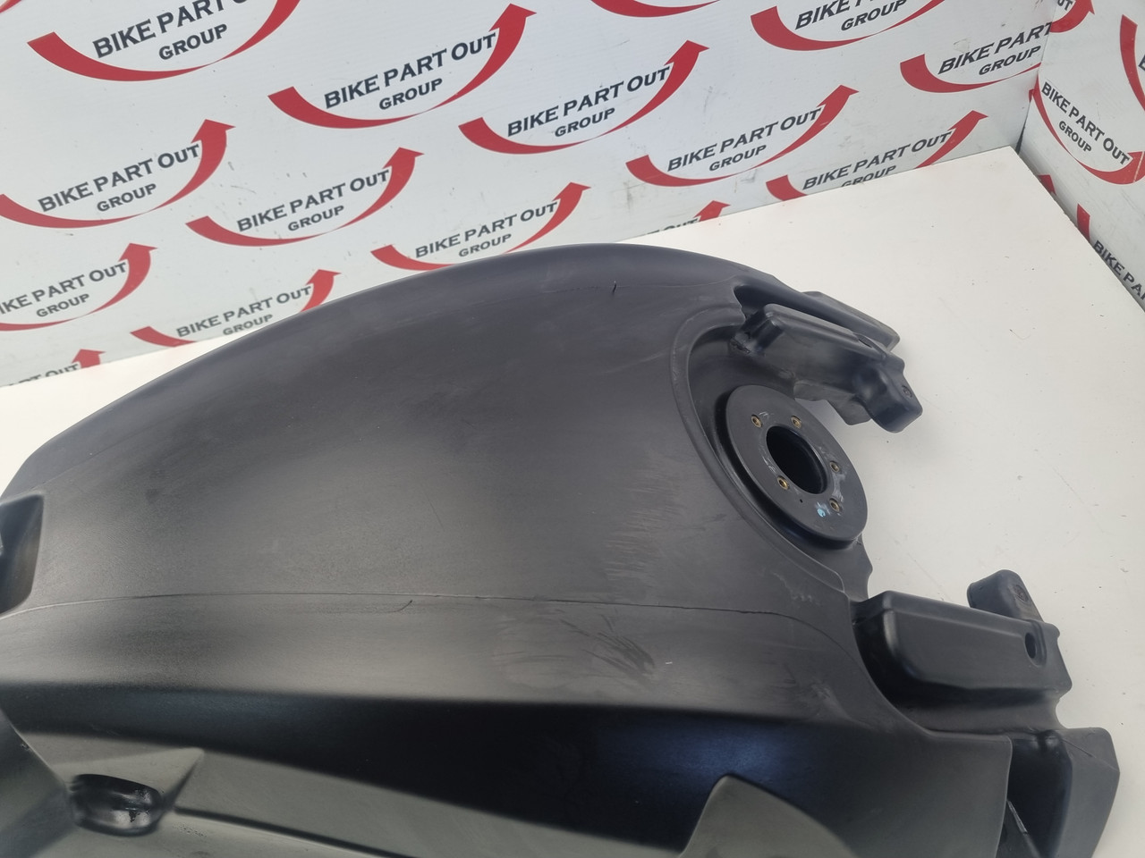 Fuel tank Ducati Diavel 1200 11-13 58611731A - Bike Part Out
