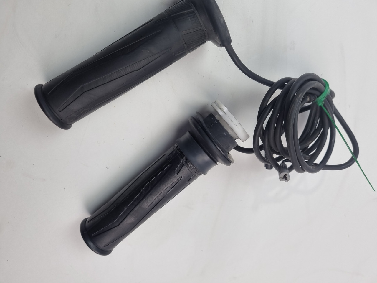ヤマハ Heated Grips Yamaha MT-09 MT09 Tracer 900 B7N-829A0-00 - Bike Part Out