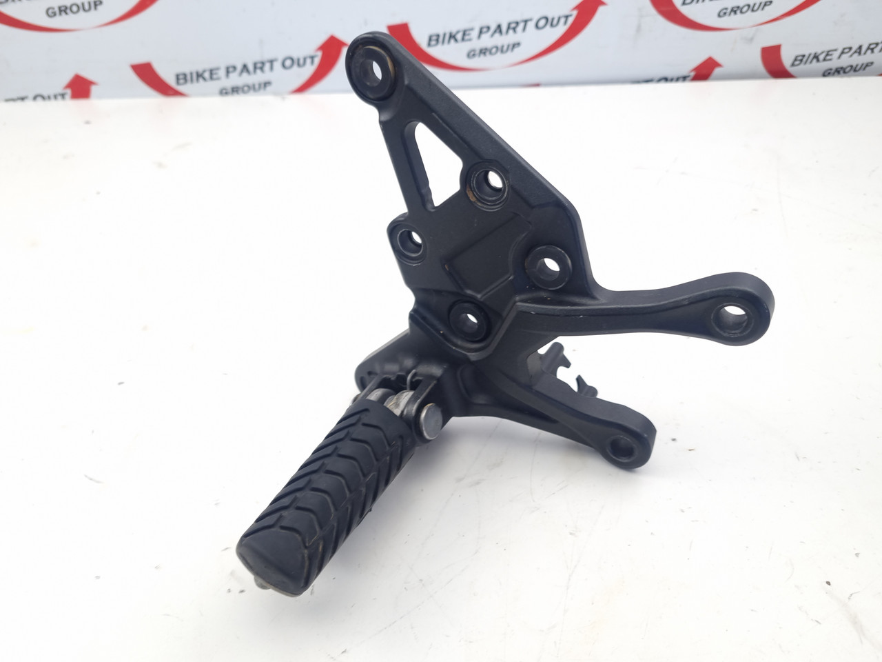 専用3 RH Foot peg and mount stay Kawasaki Z900 ZR900 17-18 35063-1442