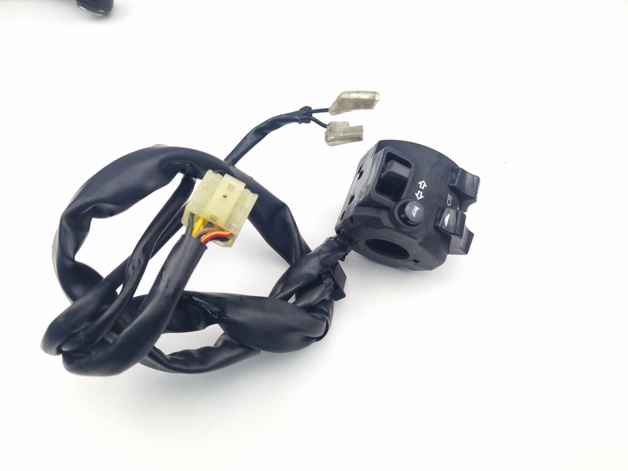 LH Switch lights horn Yamaha XSR900 MTM850 16-21 B90-83969-00