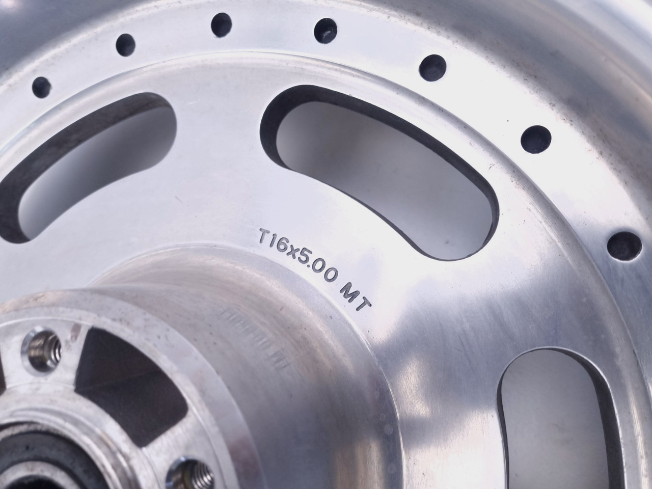 Rear wheel 16x5 1in axle Harley Davidson Dyna 40900179 - Bike Part Out