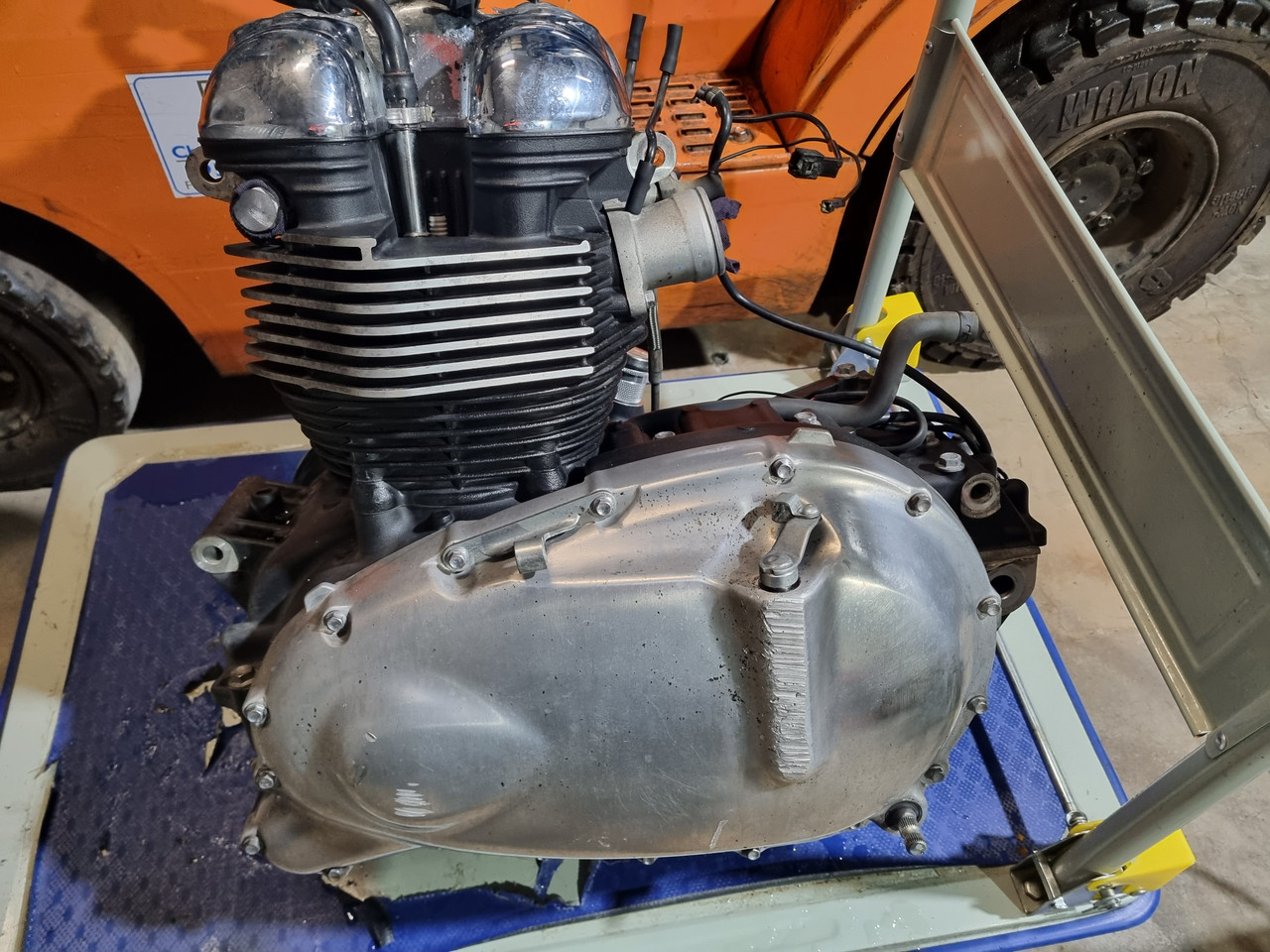 Motor Engine Triumph Bonneville 865 EFI www.youtube.com/watch?v=q