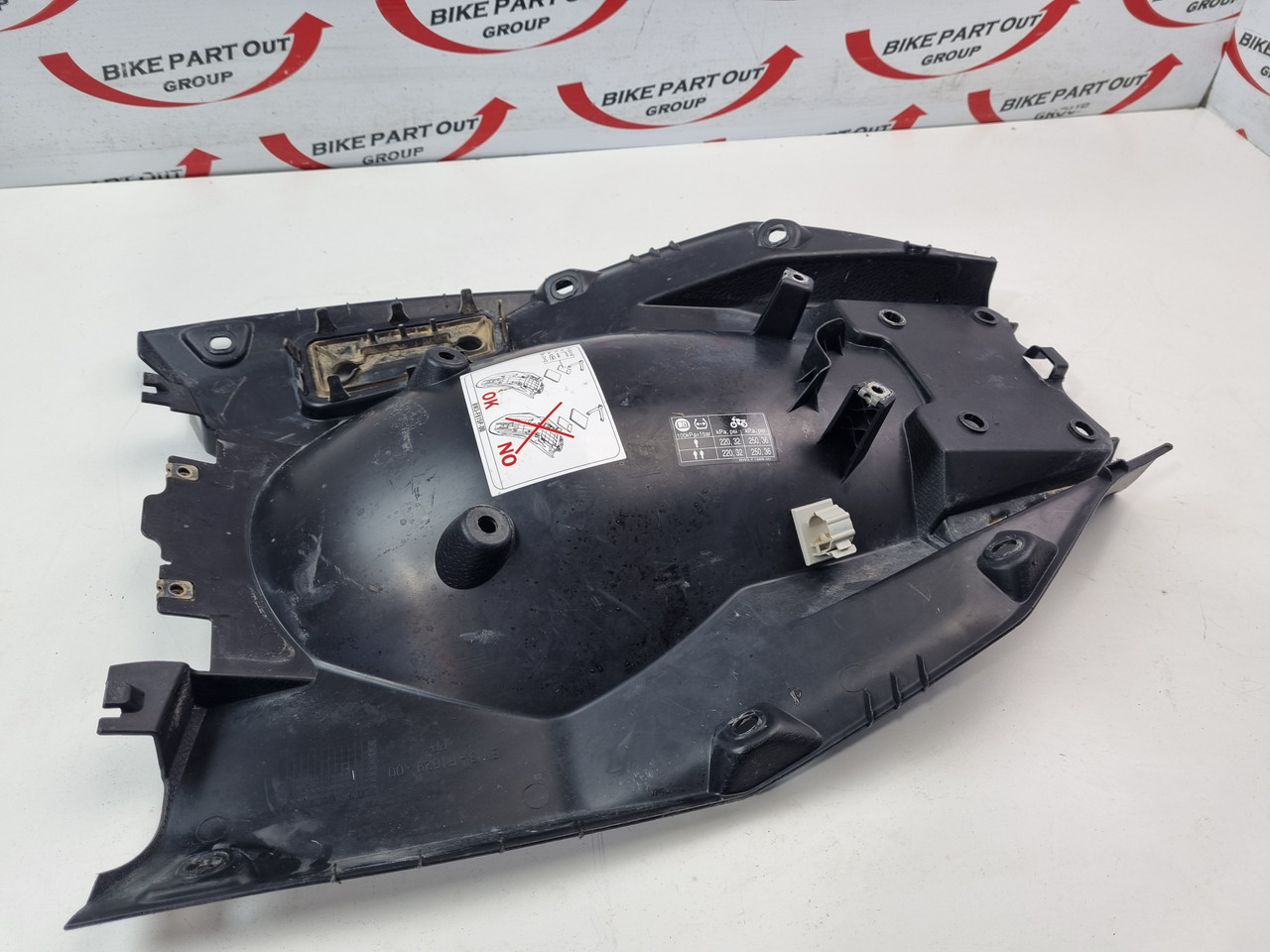 ヤマハ Rear mud guard under seat tray Yamaha XTZ690 XTZ 690 Z Tenere 700