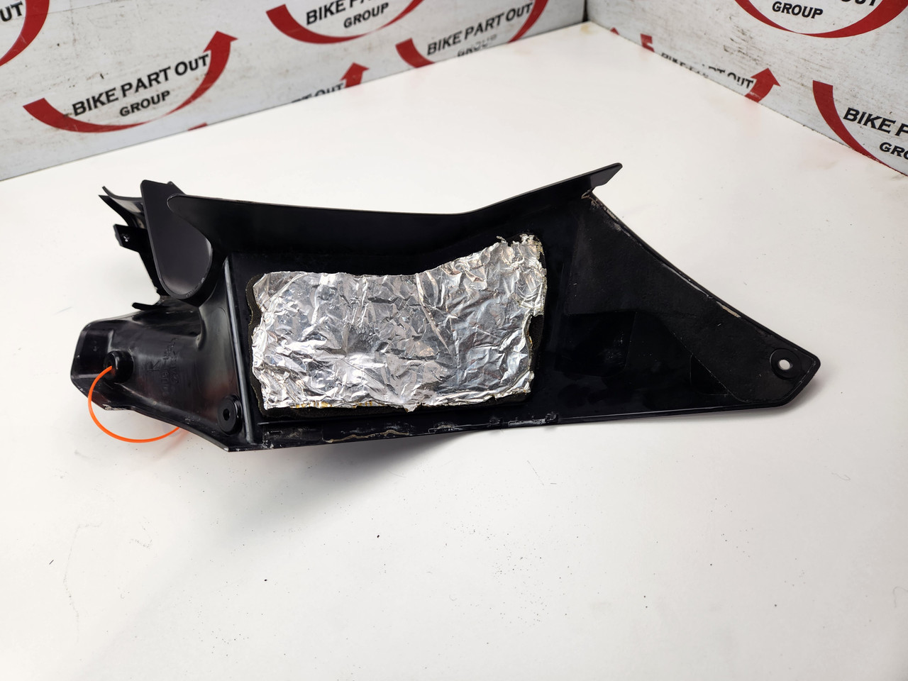 Inner RH cover Kawasaki ZG 1400 GTR 08-09 140910907 - Bike