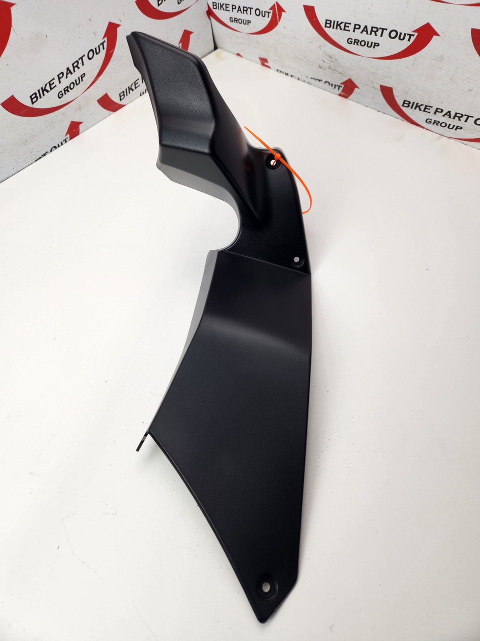 Inner RH cover Kawasaki ZG 1400 GTR 08-09 140910907 - Bike Part Out