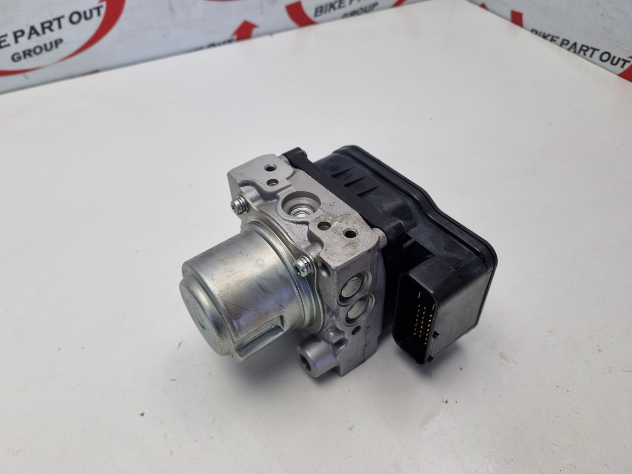 ABS Pump Suzuki Bandit GSX1250 FA 55610-18H11 - Bike Part Out