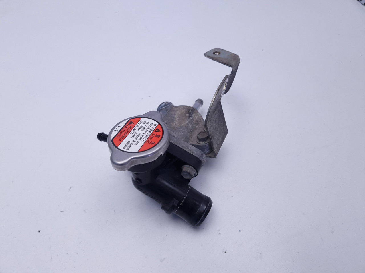 Thermostat Housing fill pipe Suzuki Bandit GSX1250 GSF1250 GSX650