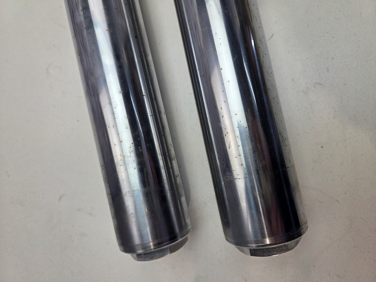 Forks 49mm single disc Harley Davidson Dyna 06-16 45947-06A 45948