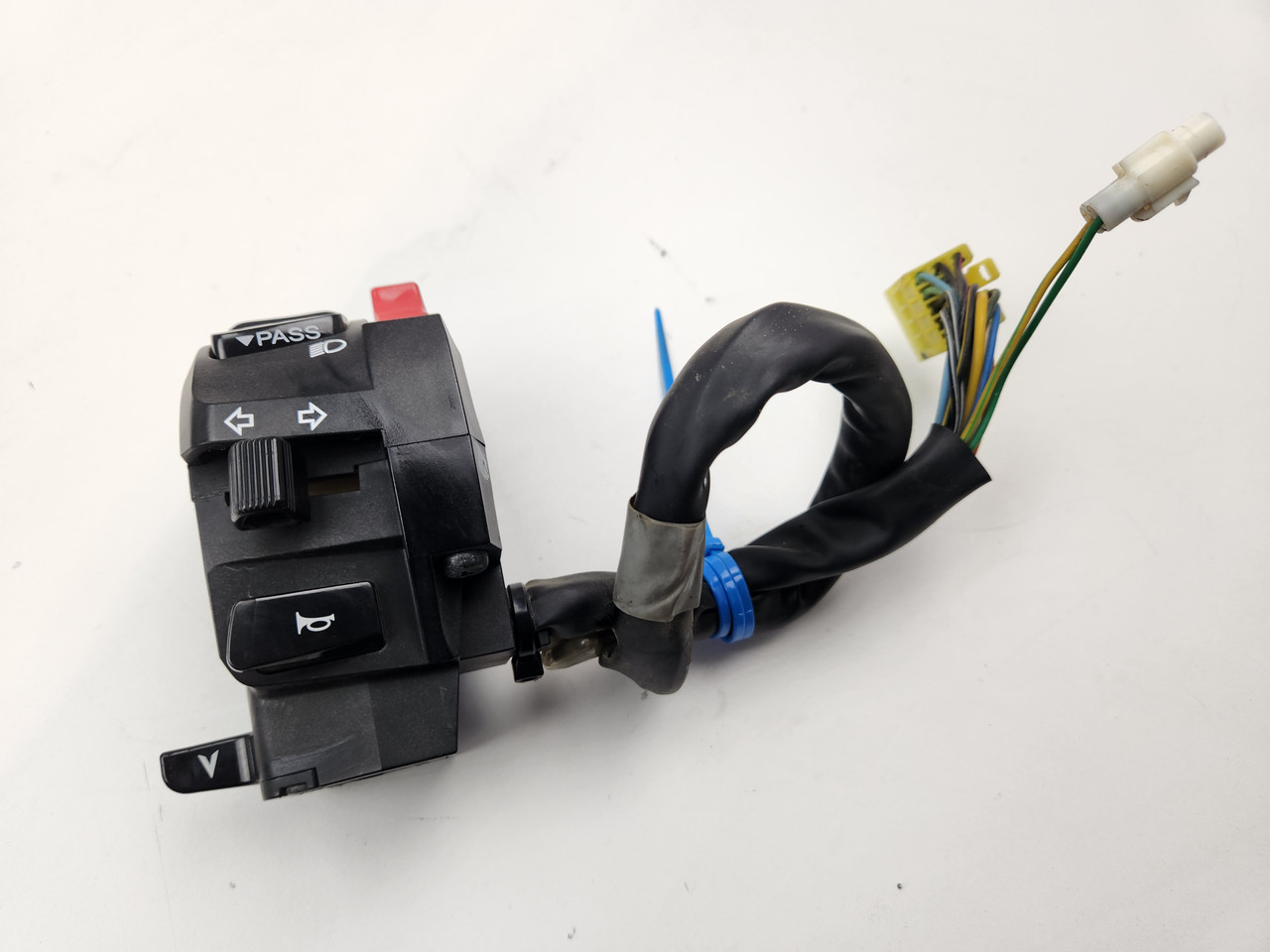 LH switch block horn lights Suzuki GSXR1000 09-16 37400-47H10