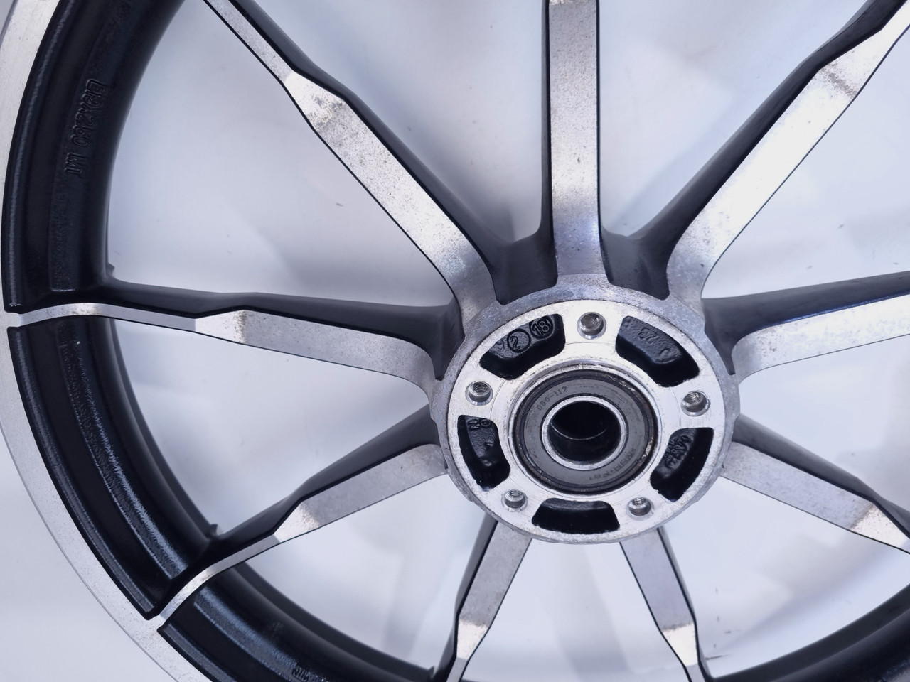 Front wheel Harley Davidson 19x2.5 M8 Softail Low rider 18-20