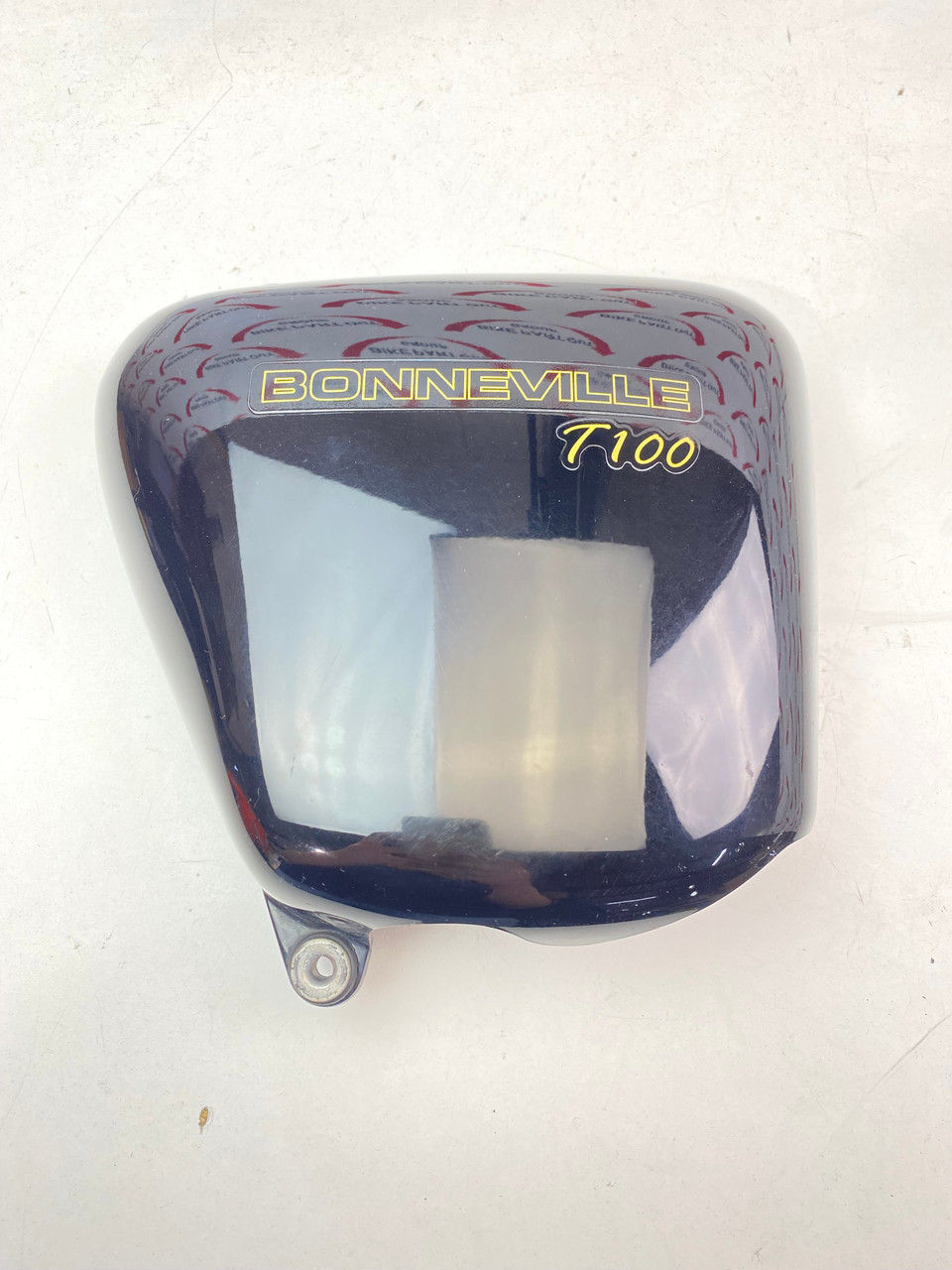 RH Side cover Triumph Bonneville T100 EFI T2309429-PR - Bike Part Out