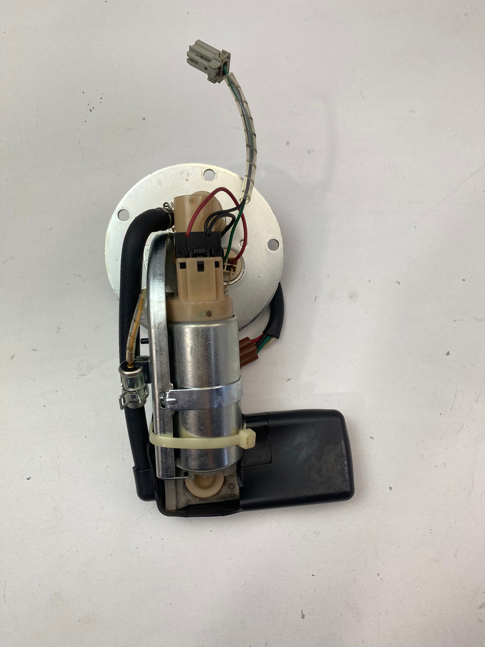 Fuel pump Suzuki Boulevard VZR1800 M109 0621 1510048G11 Bike Part Out