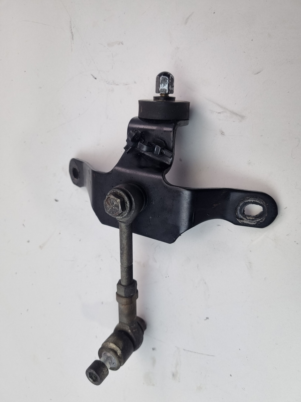 Top engine horn mount bracket stabilizer link Harley Davidson Dyna 04