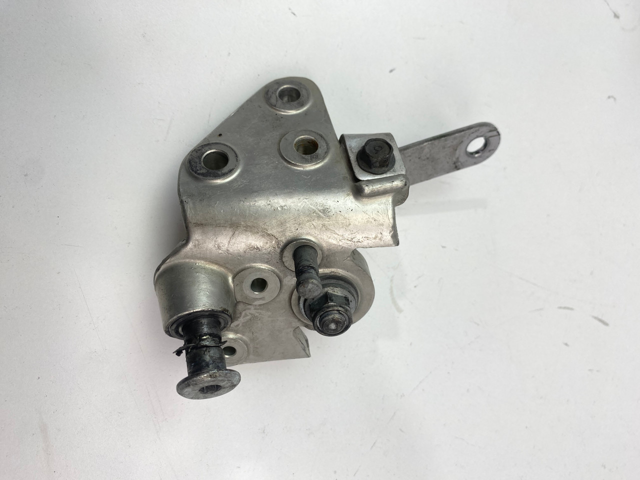Side stand bracket mount Yamaha YZF-R6 R6 08-16 2C0-27321-00