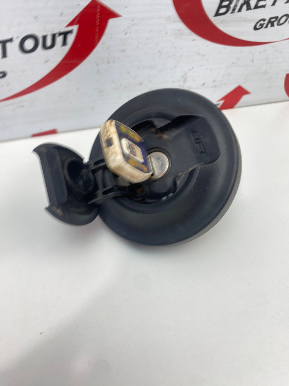 Fuel petrol gas tank cap and key Husqvarna Enduro Supermoto 701 1623